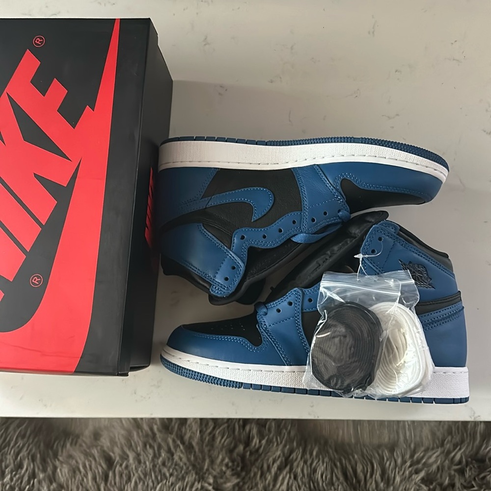 DS NWT Jordan 1 Retro High OG Dark Marina Blue GS 6.5Y or 8 Women’s
